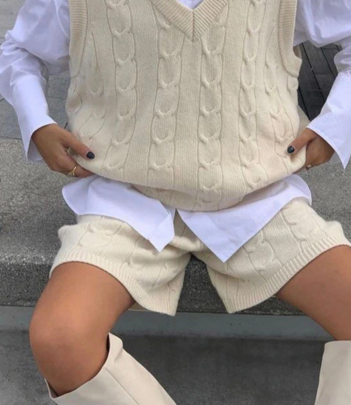 Malia - Strickweste mit Shorts