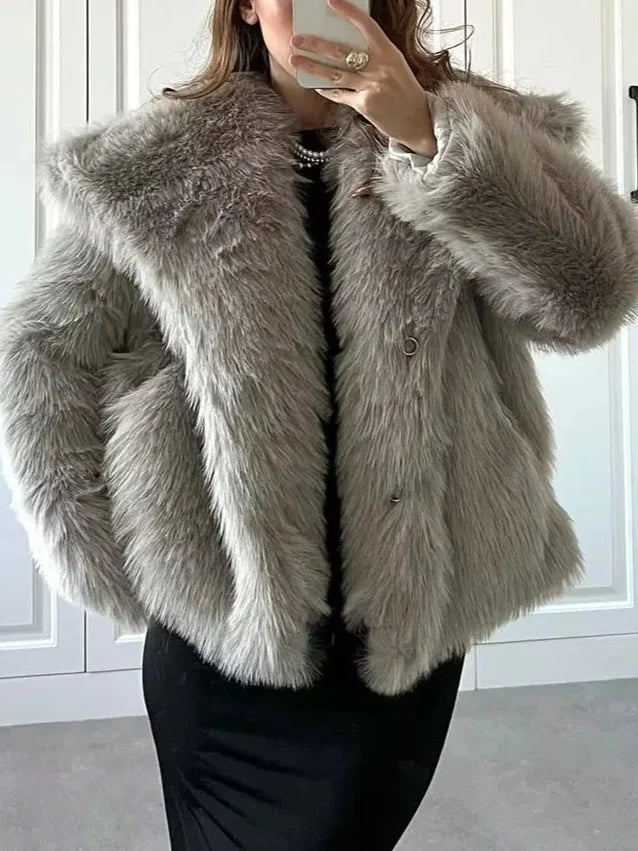 Lia - Oversized Kunstfellmantel