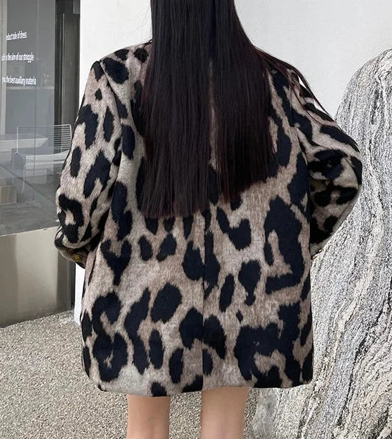 Clara - Mantel im Leoprint