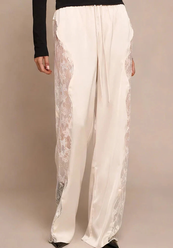 Doris - Satinhose mit Spitze