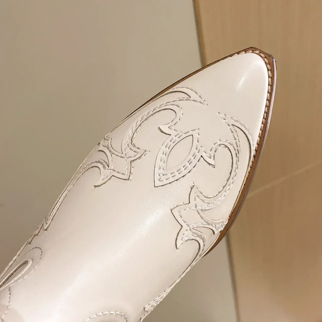 Elisabeth - Bestickte Stiefel