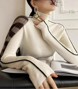 Wilhelmine - Figurbetonter Pullover