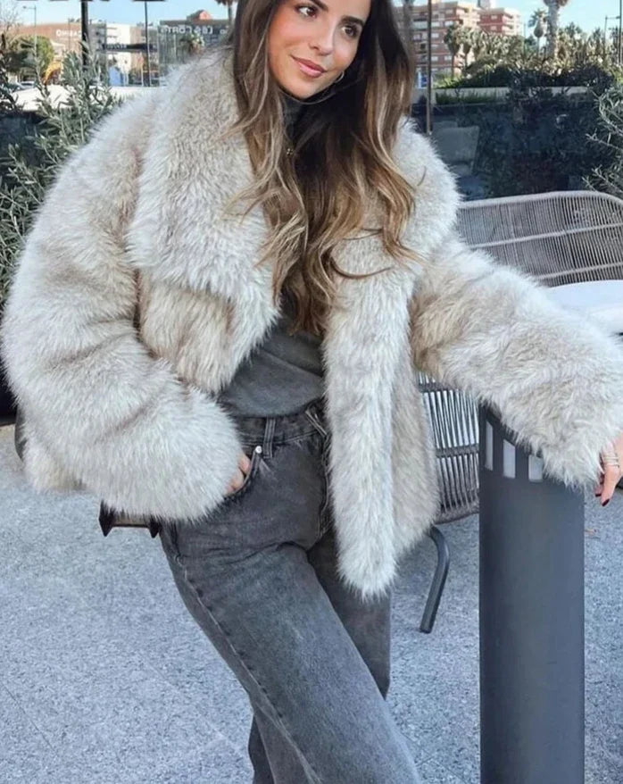 Lia - Oversized Kunstfellmantel