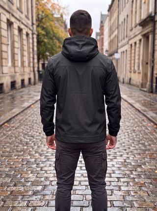 Jonas - Regenjacke mit Kapuze in Schwarz, Rückansicht