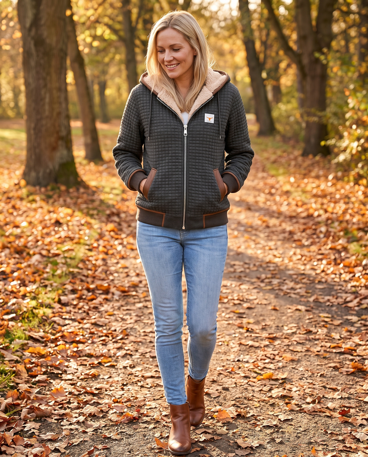 Hanna - Steppjacke mit Teddy-Kapuze beim Herbstspaziergang