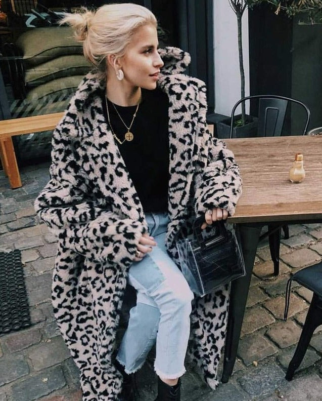 Sonja - Kunstfellmantel im Leoprint